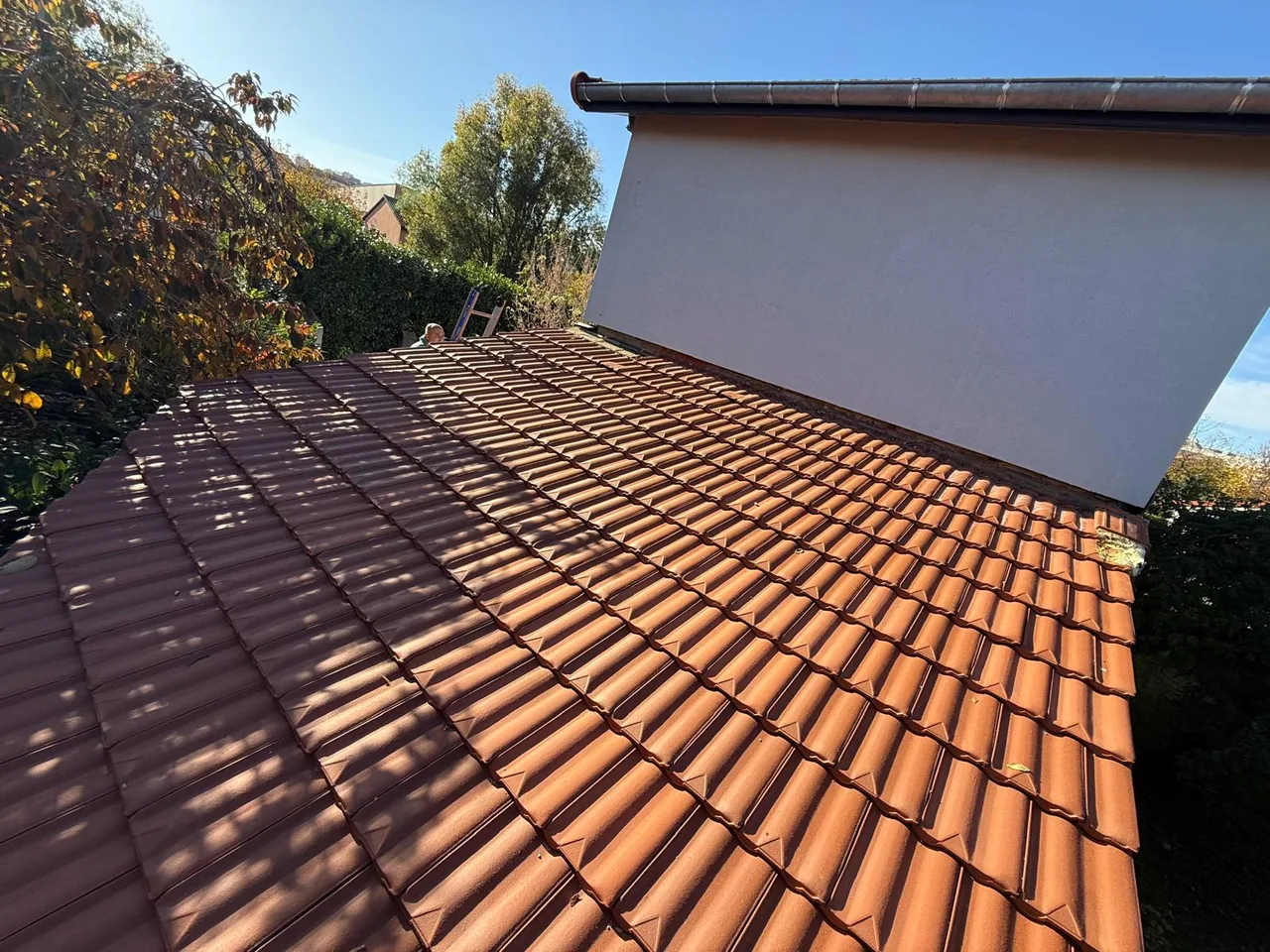 Réparation de toiture en cours par Toit des Dômes (1) — vue d'ensemble