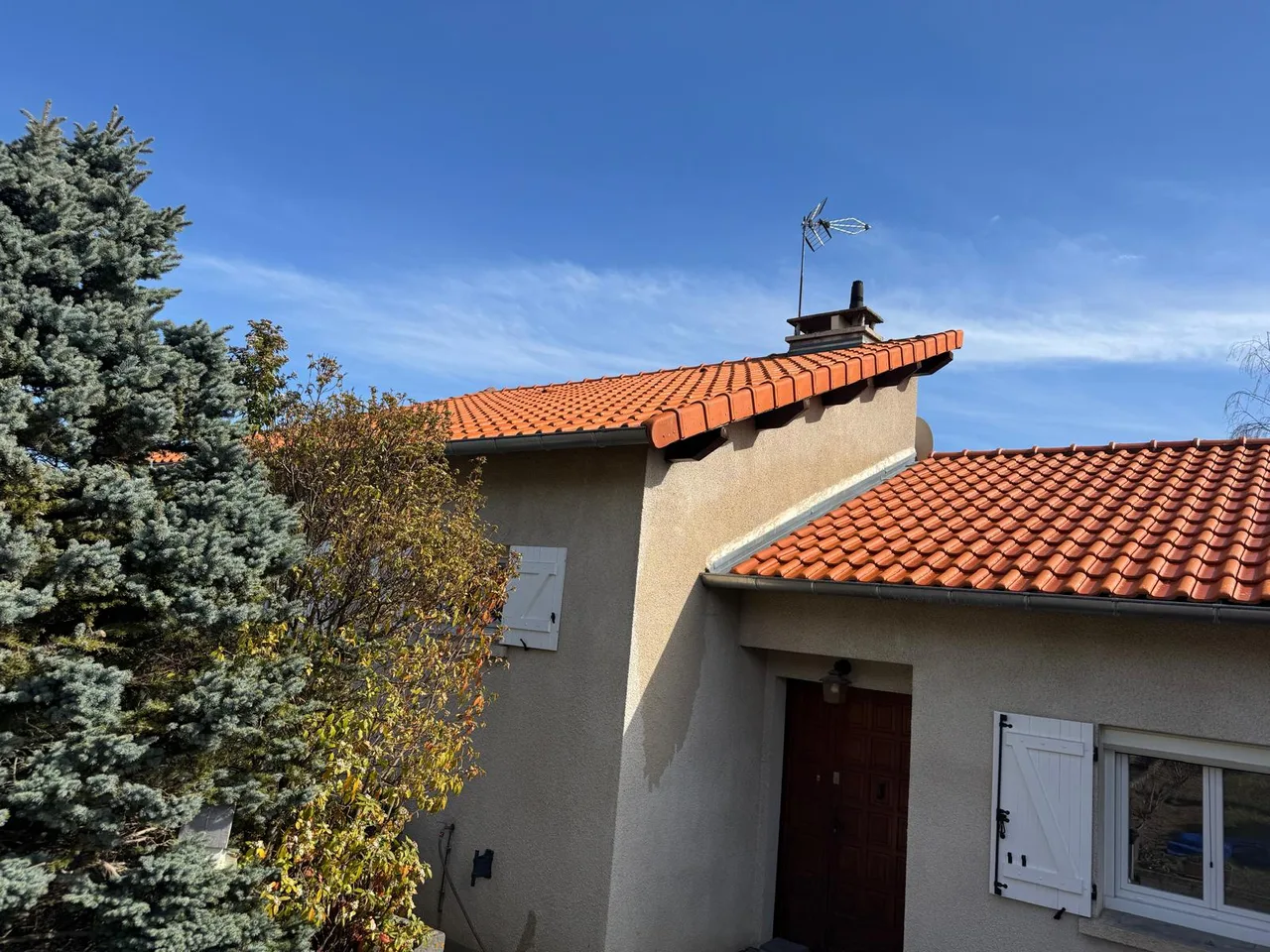 Toiture rénovée par Toit des Dômes à Clermont-Ferrand (13) — vue d'ensemble