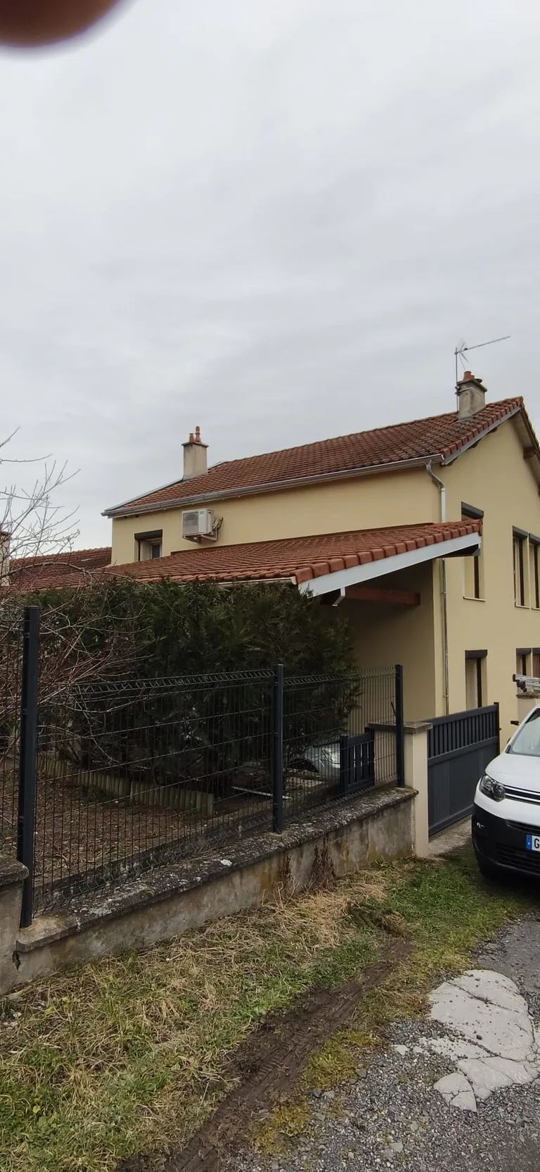 Toiture rénovée par Toit des Dômes à Clermont-Ferrand (17) — vue rapprochée