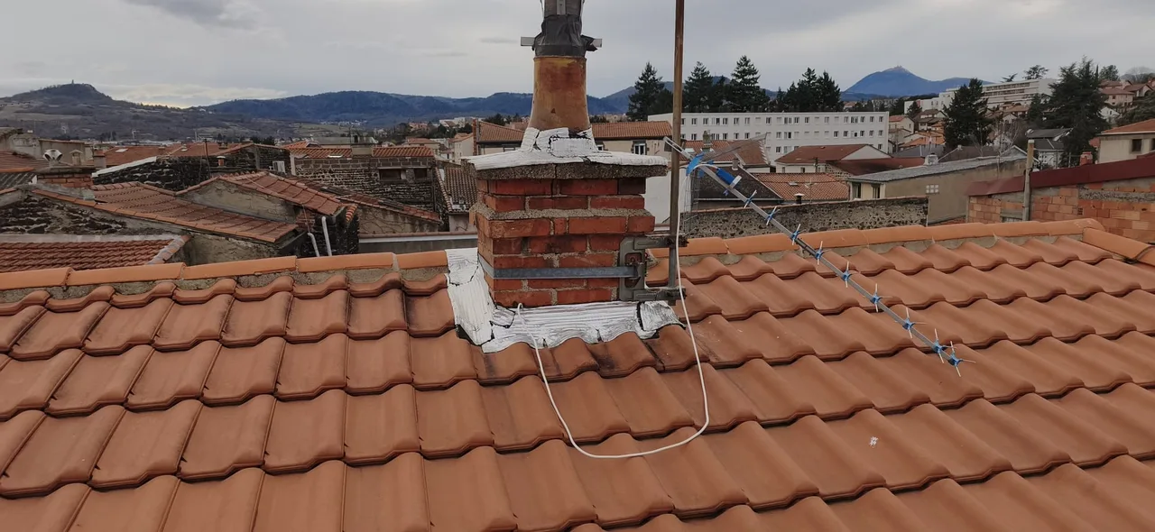 Toiture rénovée par Toit des Dômes à Clermont-Ferrand (25) — vue d'ensemble