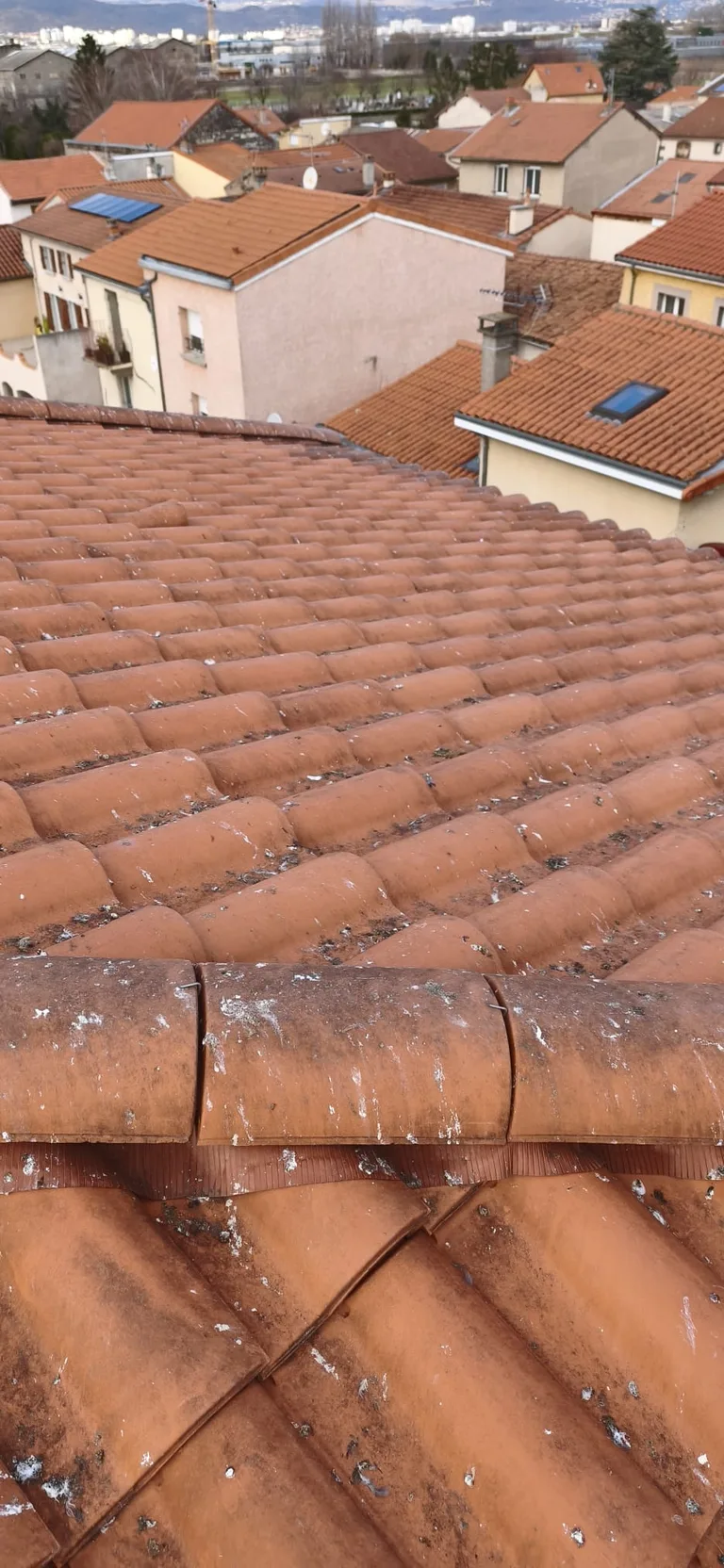 Toiture rénovée par Toit des Dômes à Clermont-Ferrand (74) — vue rapprochée