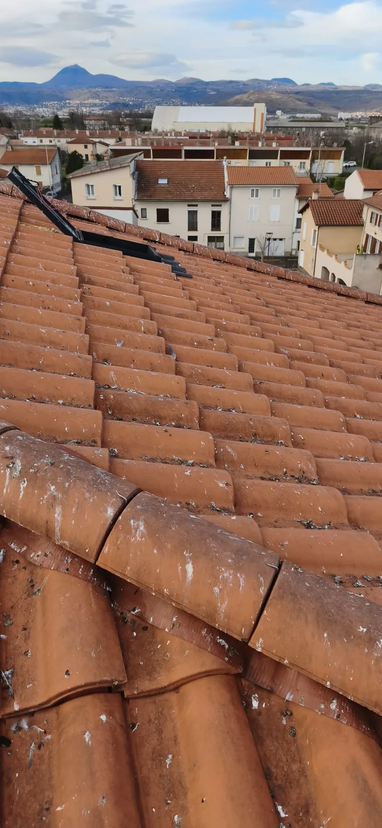 Réparation de toiture en cours par Toit des Dômes (21) — vue rapprochée