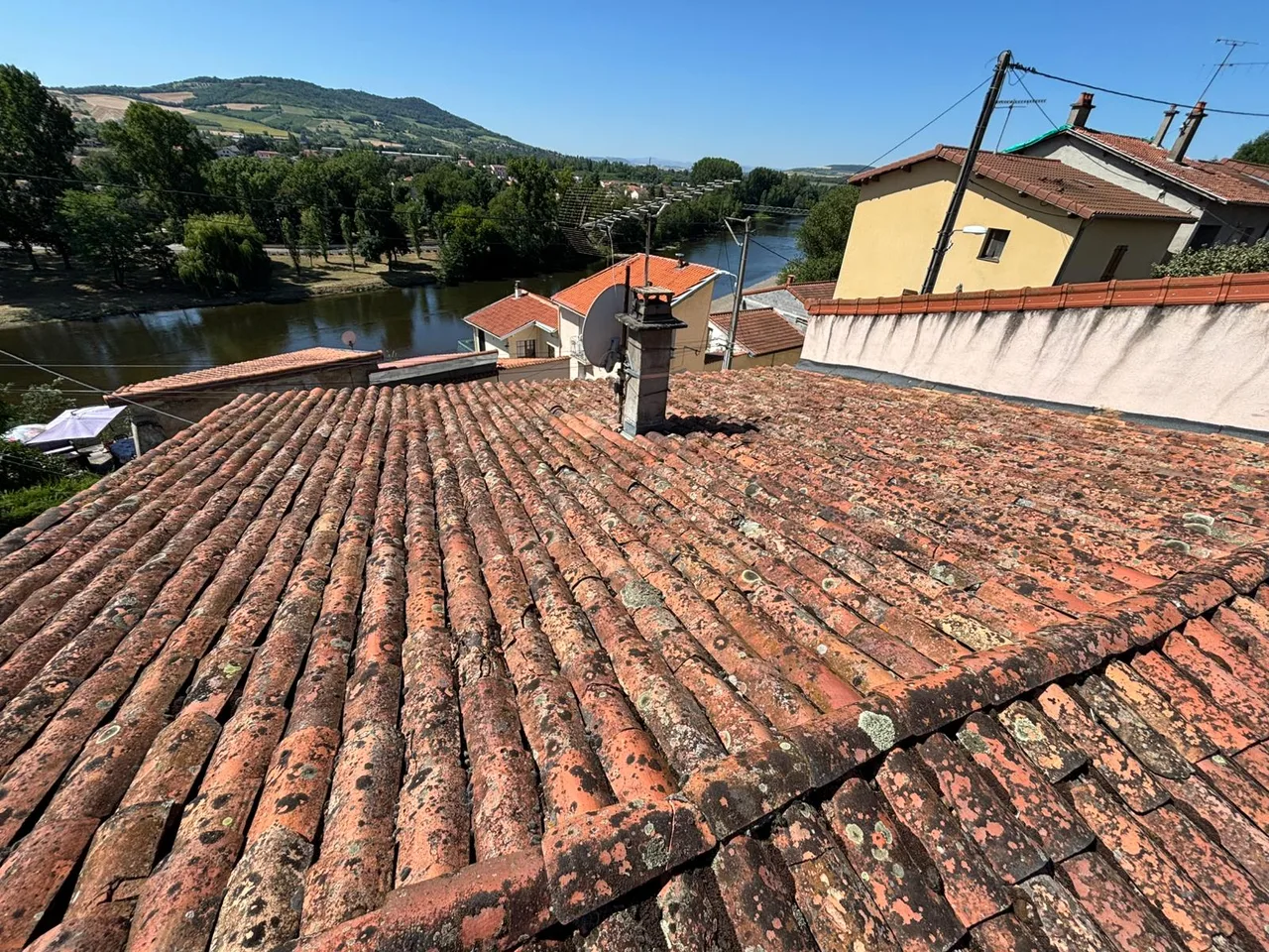 Toiture rénovée par Toit des Dômes à Clermont-Ferrand (95) — vue d'ensemble