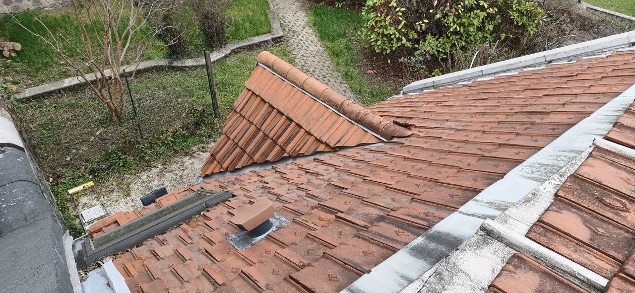 Toiture rénovée par Toit des Dômes à Clermont-Ferrand (30) — vue d'ensemble
