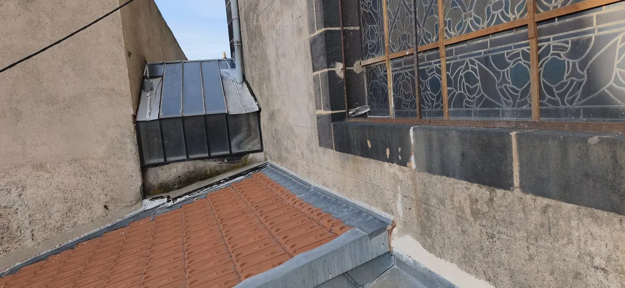 Toiture rénovée par Toit des Dômes à Clermont-Ferrand (65) — vue d'ensemble