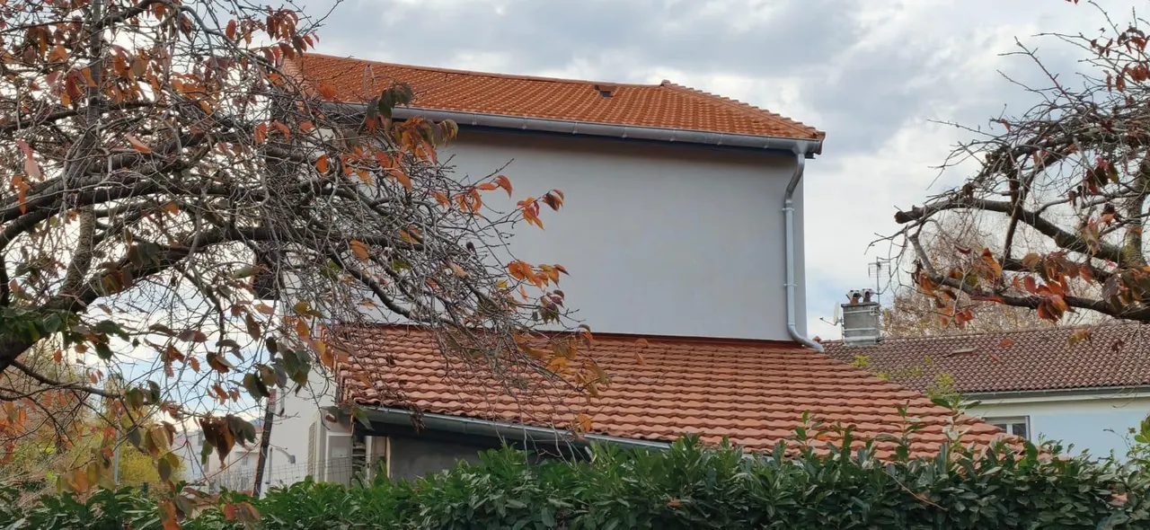 Réparation de toiture en cours par Toit des Dômes (6) — vue d'ensemble