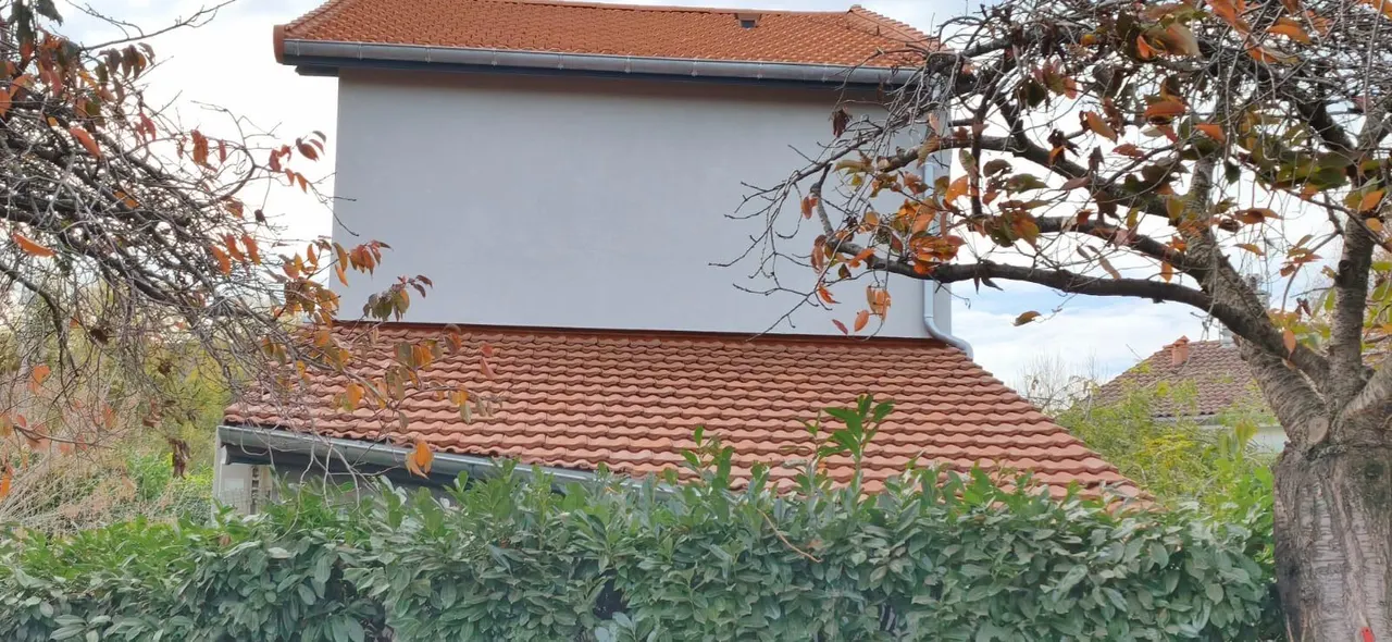 Réparation de toiture en cours par Toit des Dômes (7) — vue d'ensemble